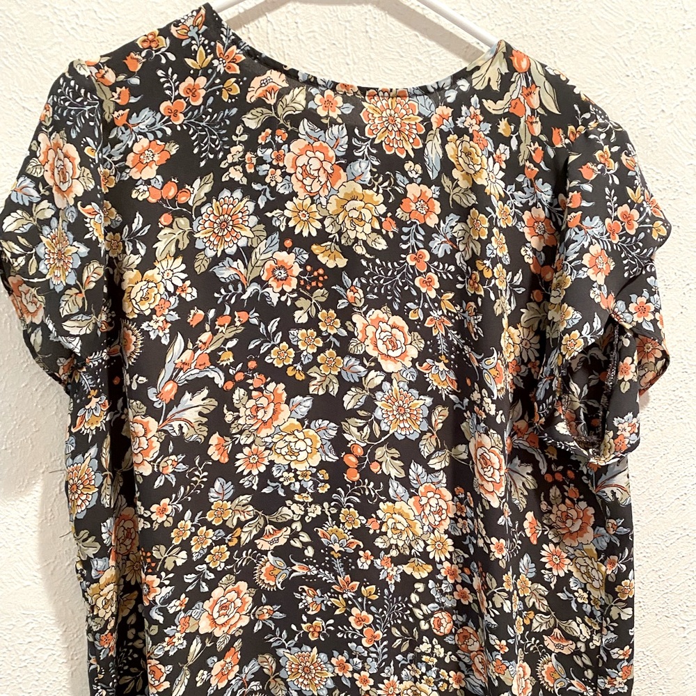 Women’s Button Back Top